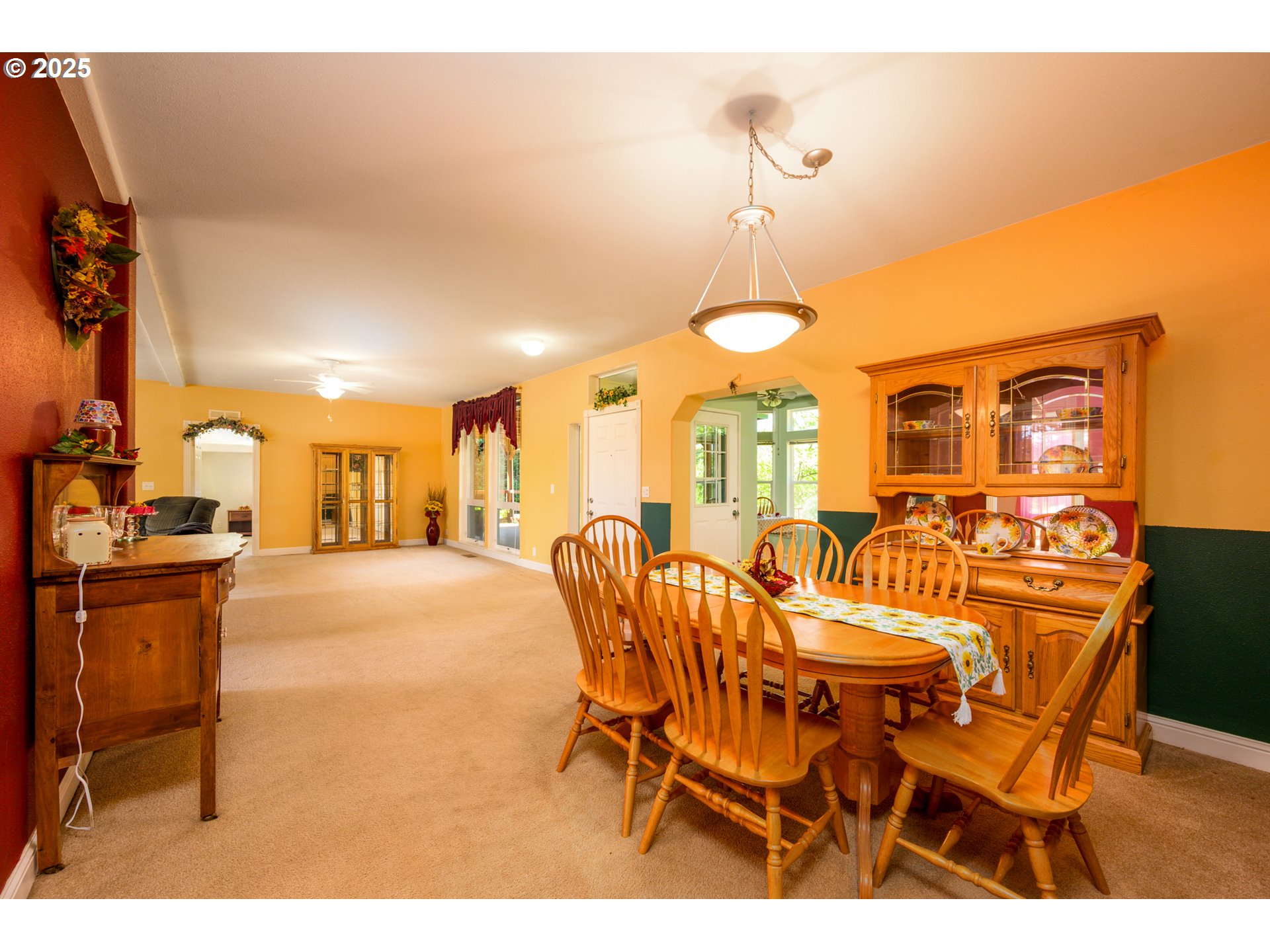 982 Reston Road Roseburg, OR 97471 - Photo 12 of 45 a dining room with furniture and window