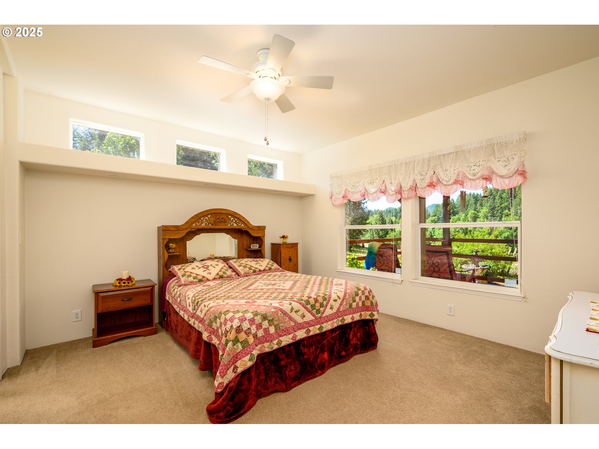 982 Reston Road Roseburg, OR 97471 - Photo 20 of 45 a bedroom with a bed and a large window