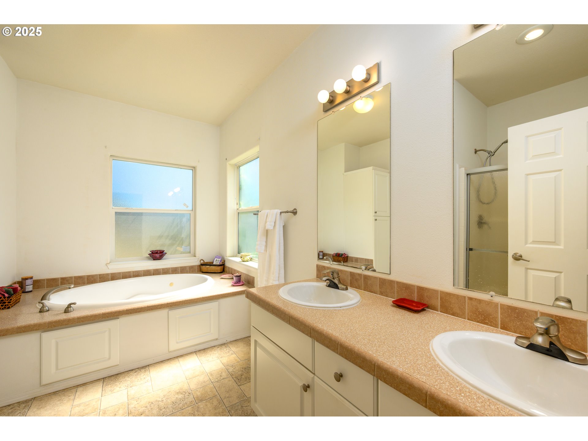 982 Reston Road Roseburg, OR 97471 - Photo 23 of 45 a bathroom with a sink double vanity and a mirror