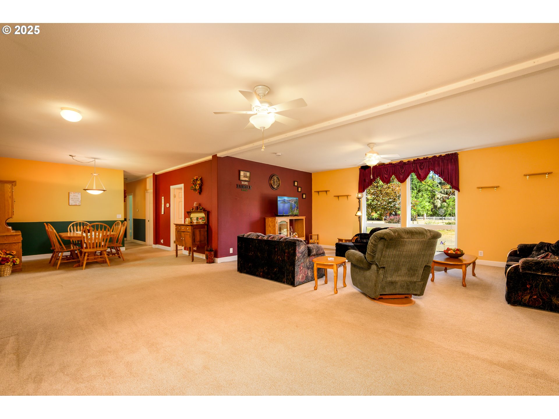 982 Reston Road Roseburg, OR 97471 - Photo 26 of 45 a living room with furniture and a flat screen tv