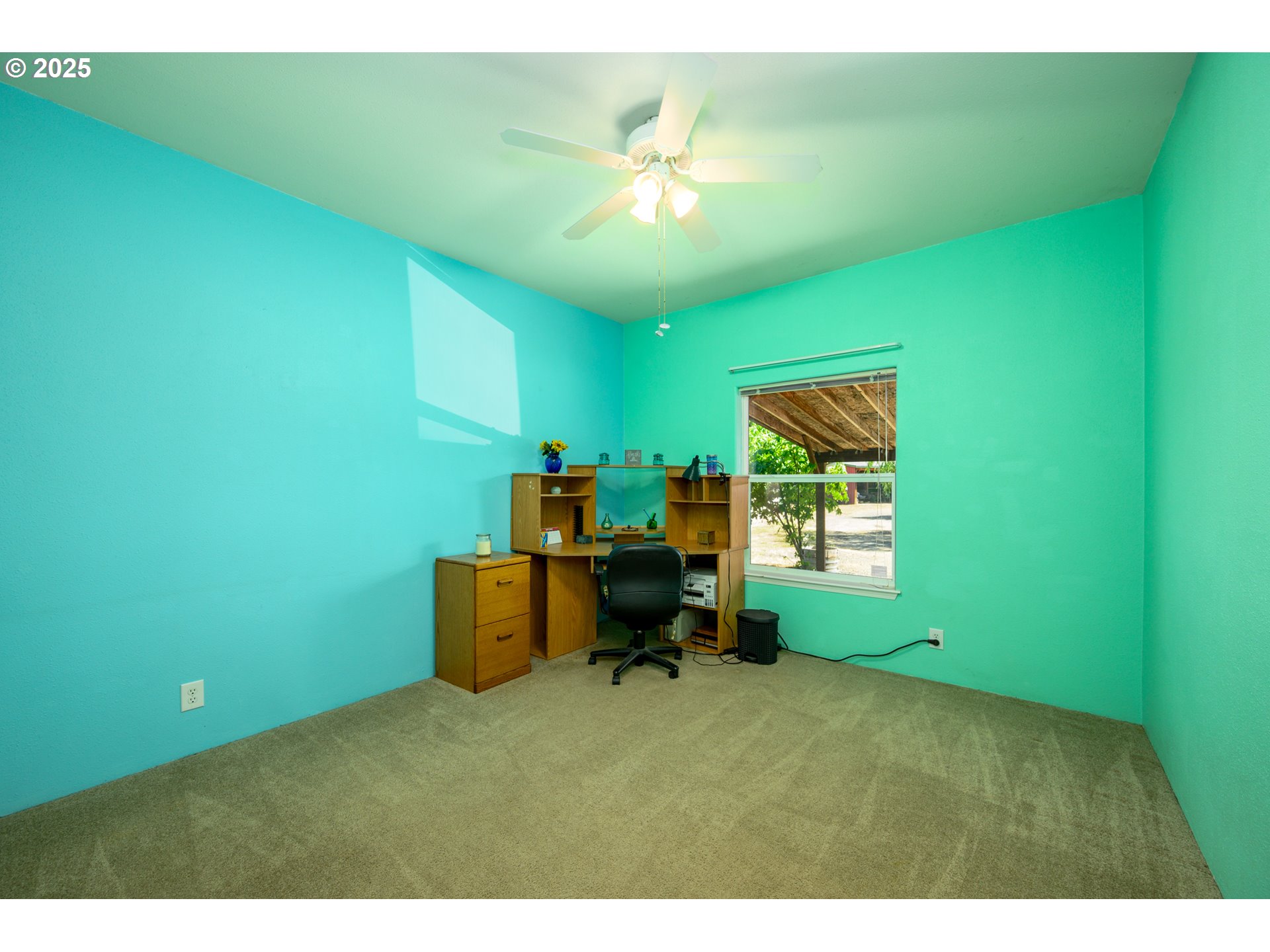 982 Reston Road Roseburg, OR 97471 - Photo 29 of 45 a view of a room with a large window
