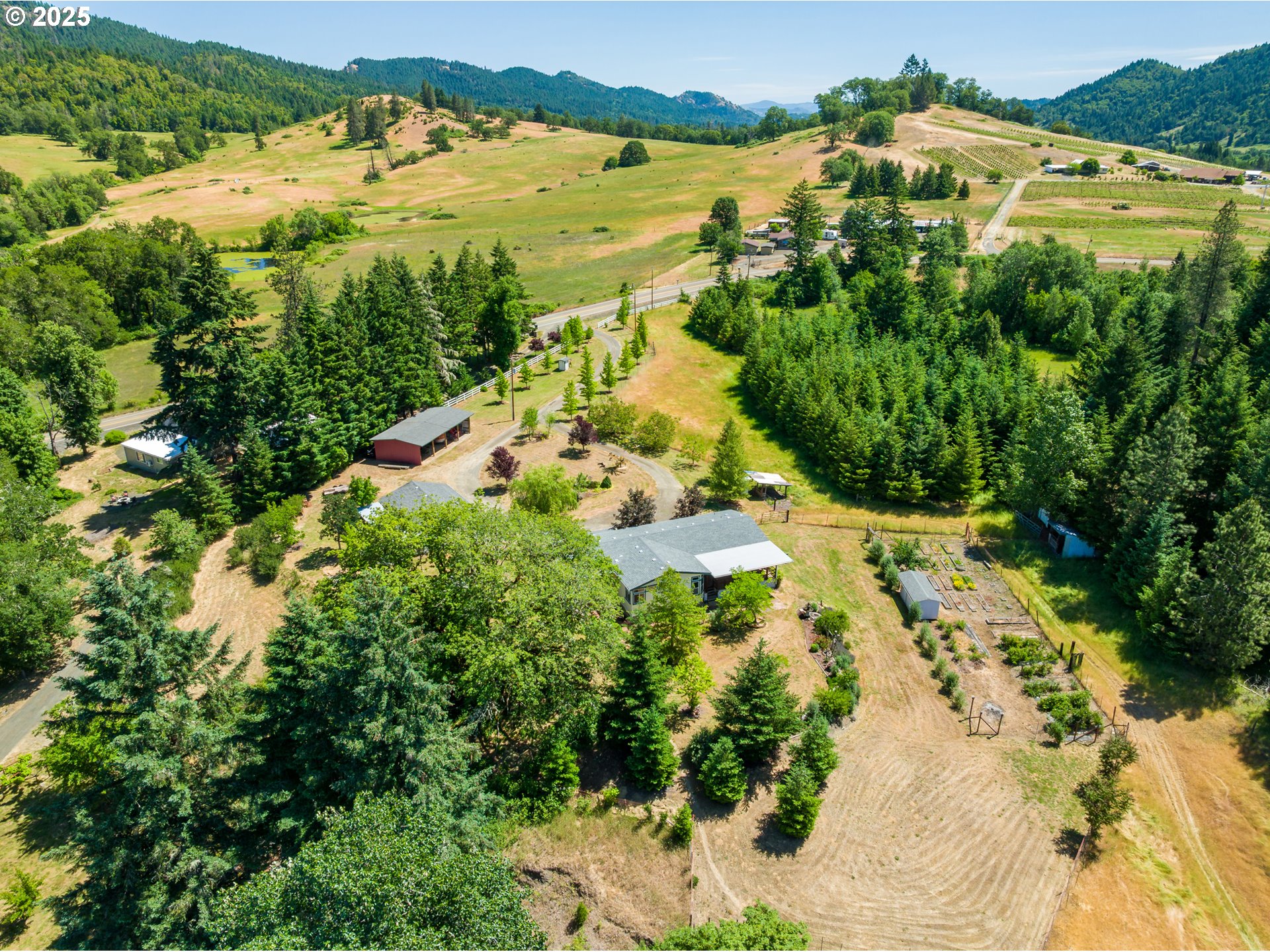 982 Reston Road Roseburg, OR 97471 - Photo 35 of 45 a view of a yard with an ocean