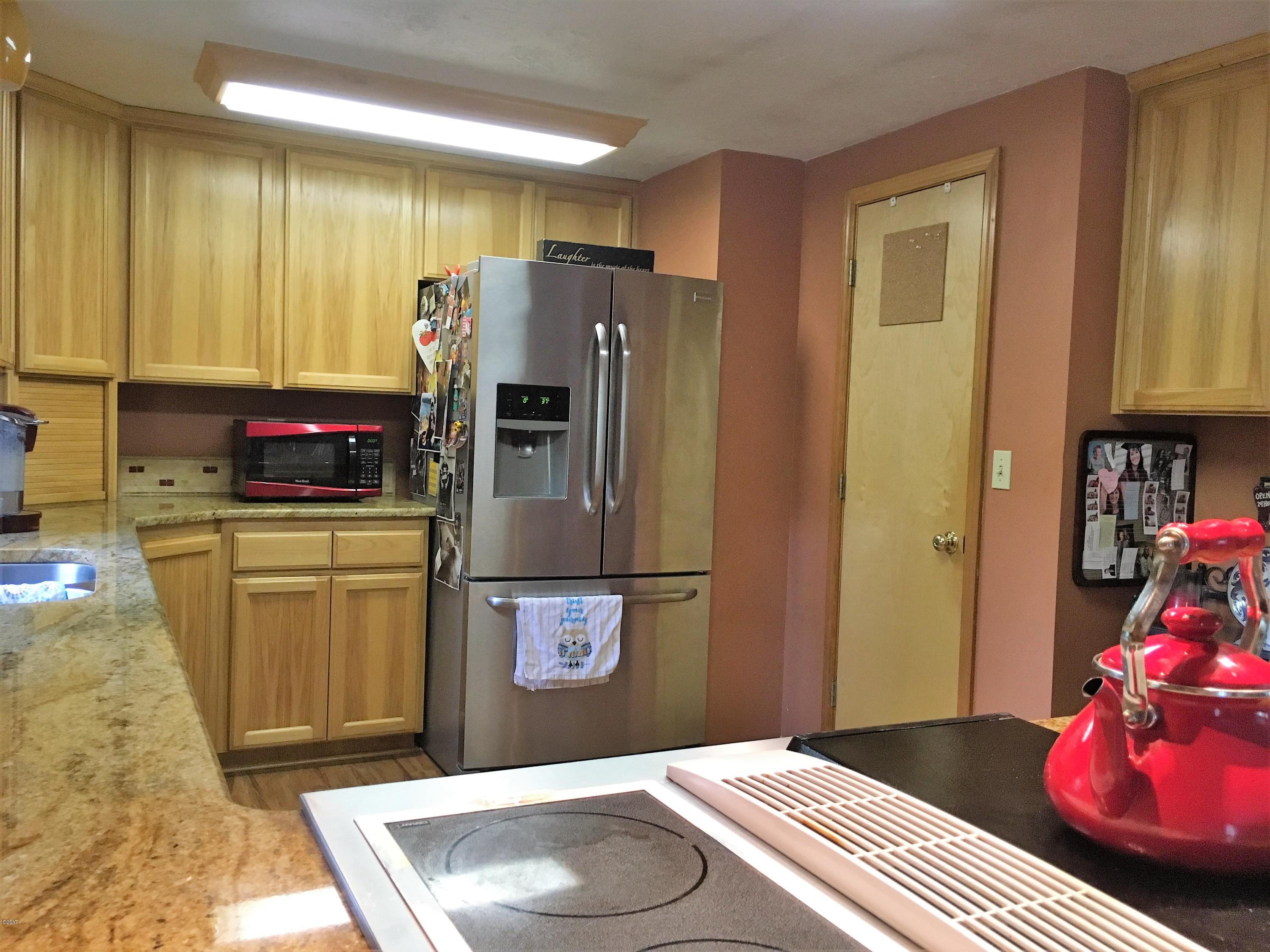 1685 Northeast Sturdevant Road Toledo, OR 97391 - Photo 9 of 37 Kitchen