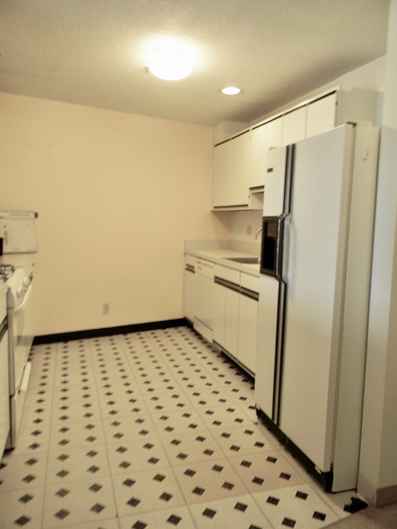 348 Rantoul Street, Unit 301 Beverly, MA 01915 - Photo 3 of 18 Gallery Image 3