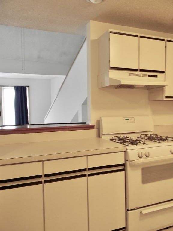 348 Rantoul Street, Unit 301 Beverly, MA 01915 - Photo 4 of 18 Gallery Image 4