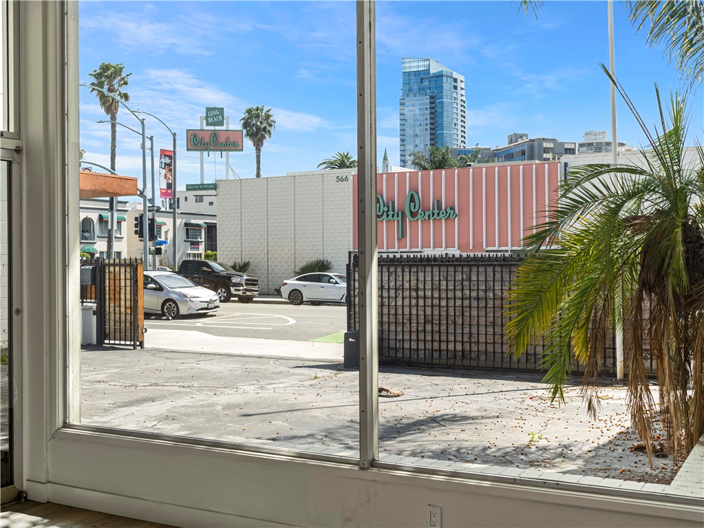 555 East 3rd Street Long Beach, CA 90802 - Photo 15 of 19 a view of a terrace with a street
