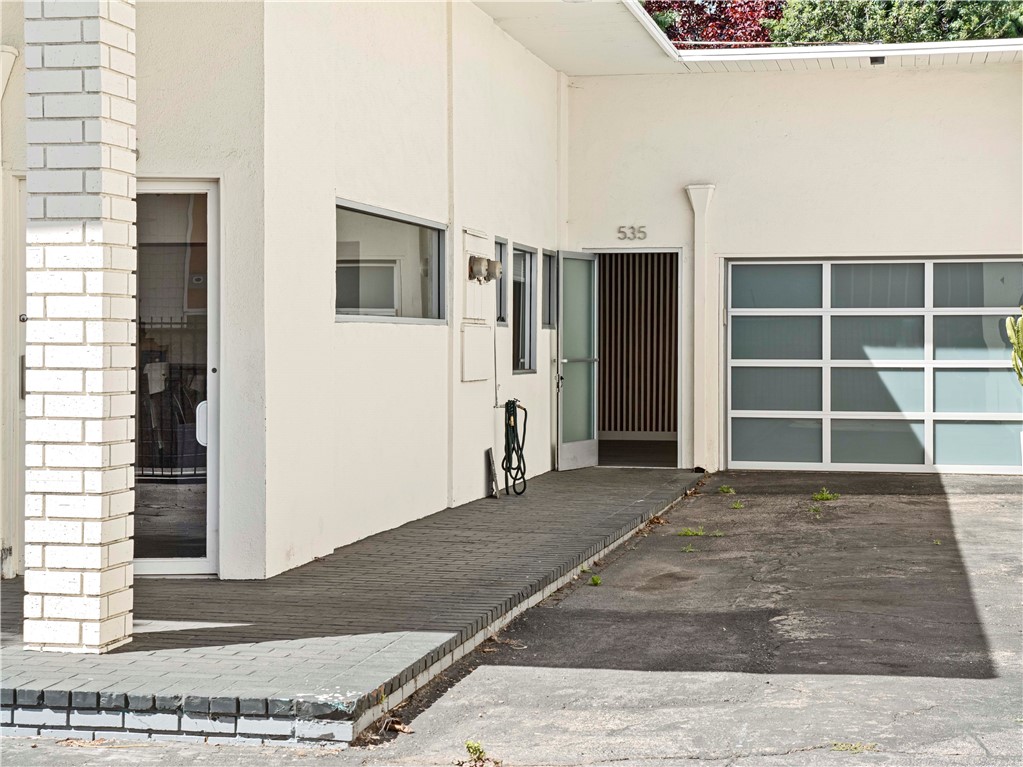 555 East 3rd Street Long Beach, CA 90802 - Photo 2 of 19 a view of front door