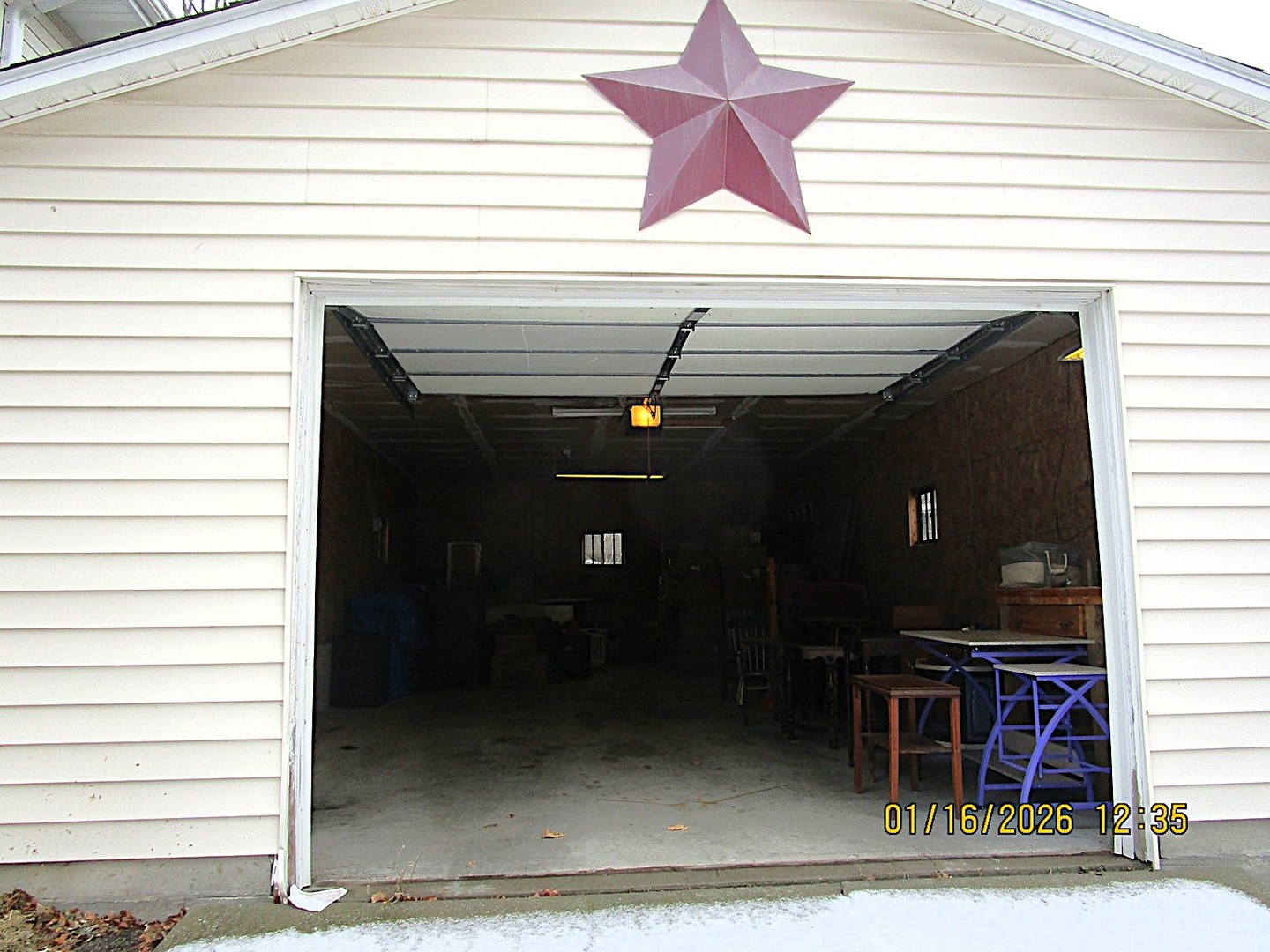 803 Madison Avenue Dixon, IL 61021 - Photo 19 of 20 a view of entryway front of house