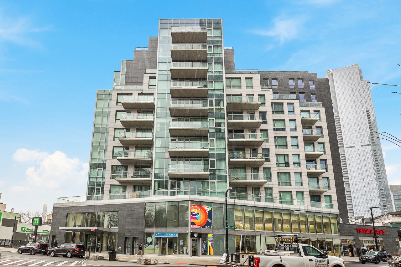 22-43 Jackson Avenue, Unit 8D Queens, NY 11101 - Photo 11 of 16 a building view