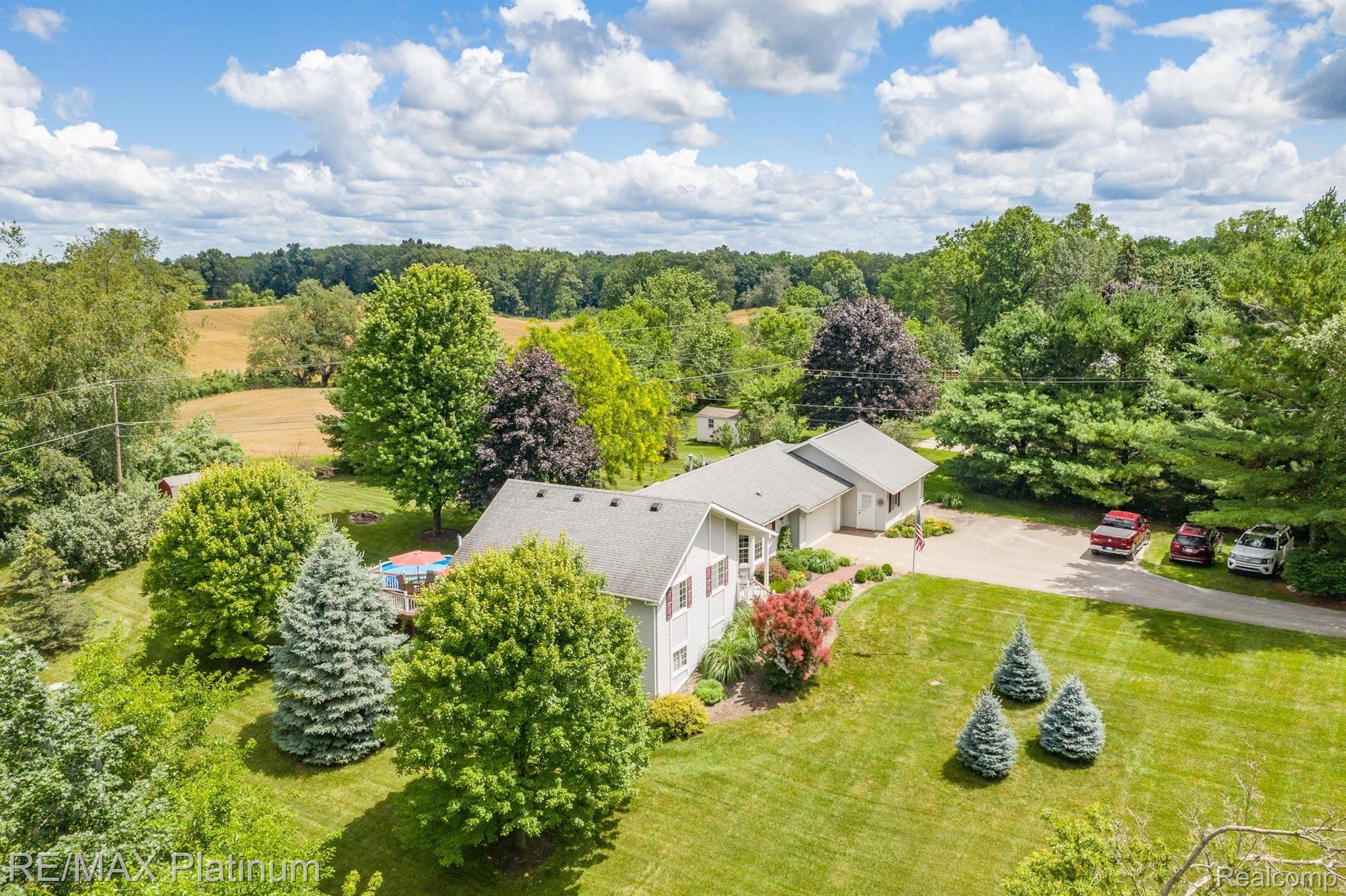 3738 West Schafer Road Pinckney, MI 48169 - Photo 10 of 75 Plenty of guest parking.