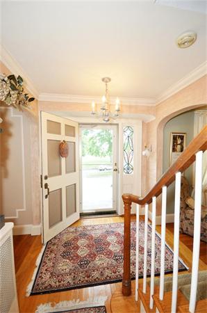 108 Cutter Hill Road Arlington, MA 02474 - Photo 4 of 26