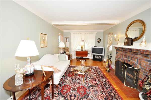 108 Cutter Hill Road Arlington, MA 02474 - Photo 7 of 26