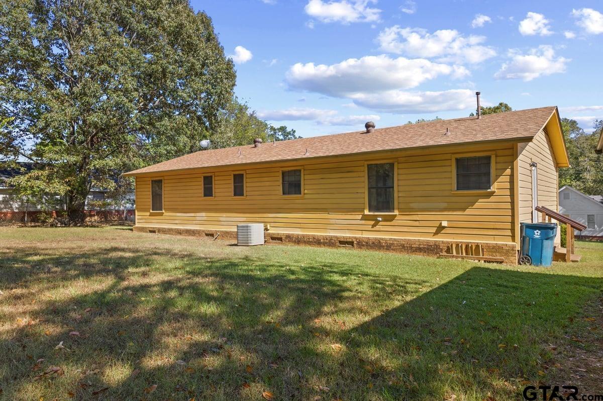 807 High Street Marshall, TX 75670 - Photo 30 of 33 a front view of a house with garden