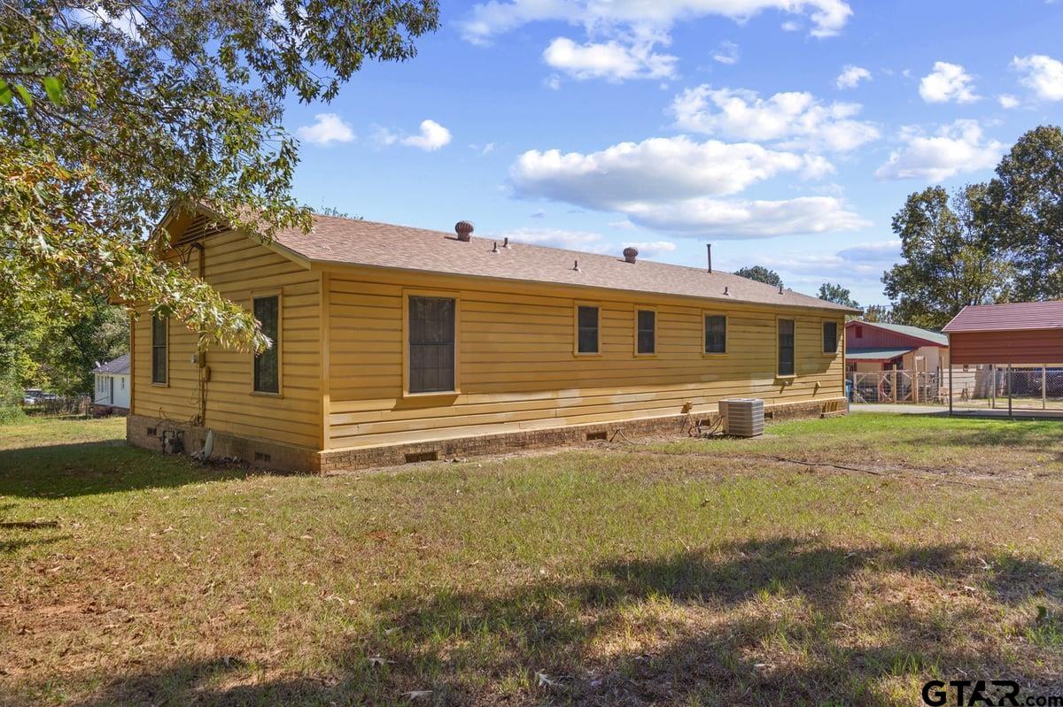 807 High Street Marshall, TX 75670 - Photo 31 of 33 a front view of a house with a yard