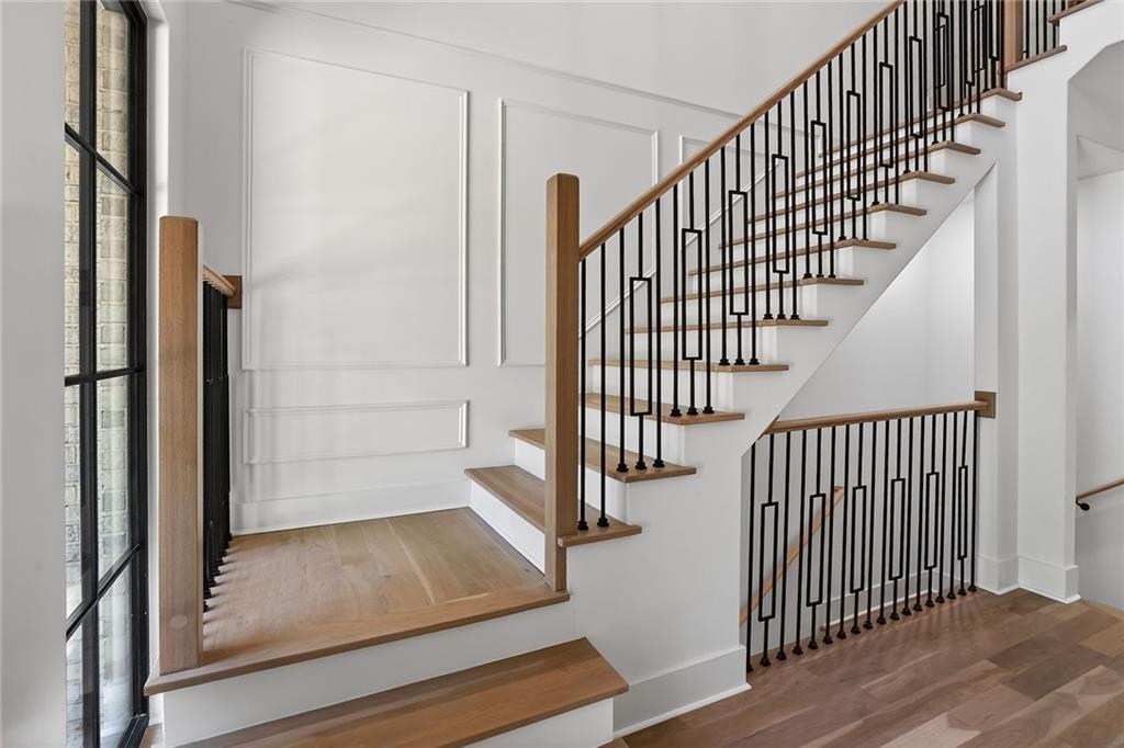 180 Thompson Place Roswell, GA 30075 - Photo 4 of 76