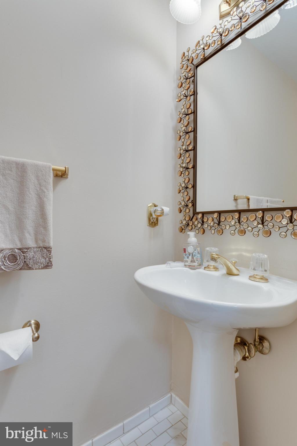 3084 South Glebe Road Arlington, VA 22206 - Photo 11 of 30 Bath
