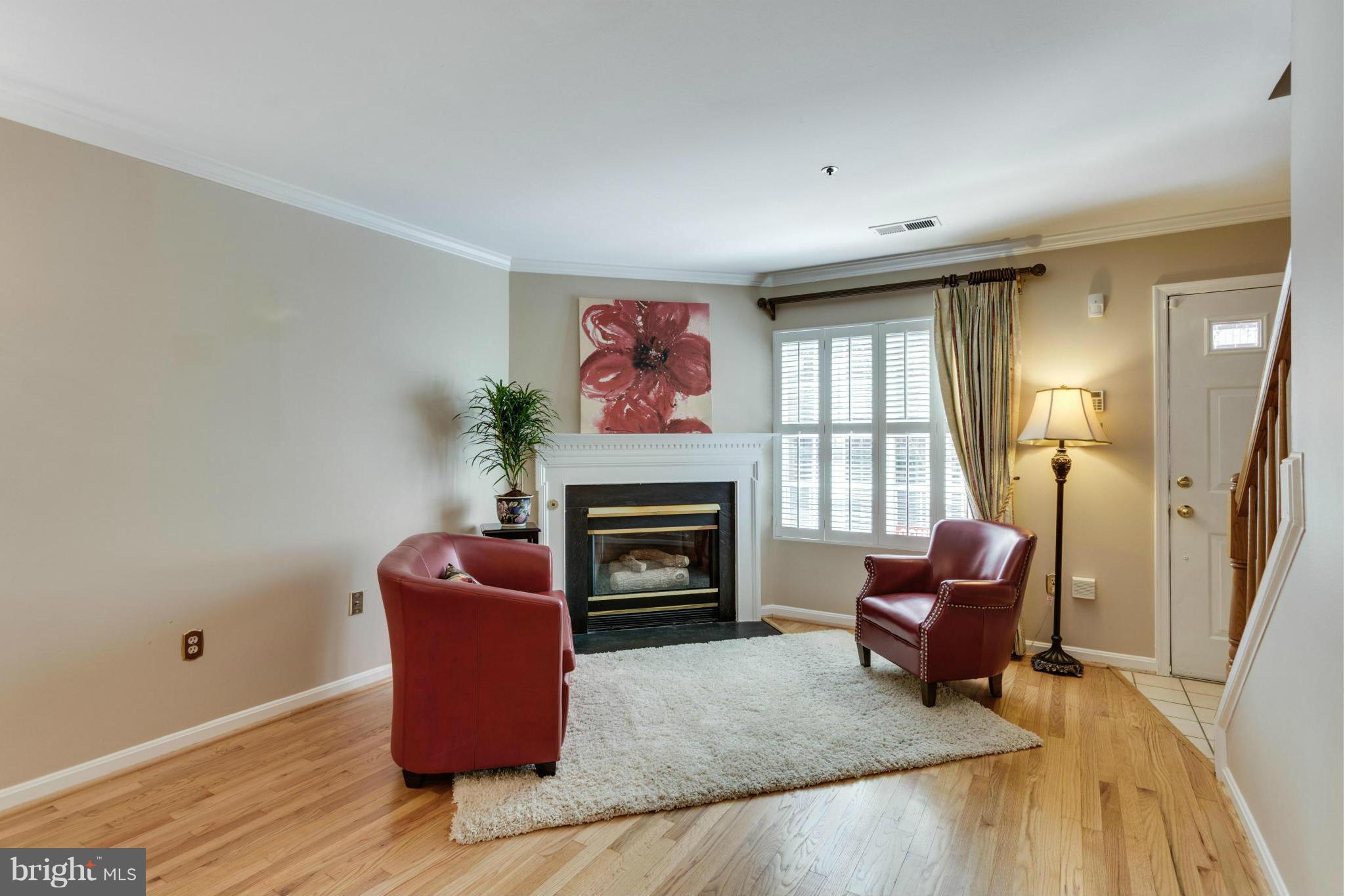 3084 South Glebe Road Arlington, VA 22206 - Photo 5 of 30 Living Room