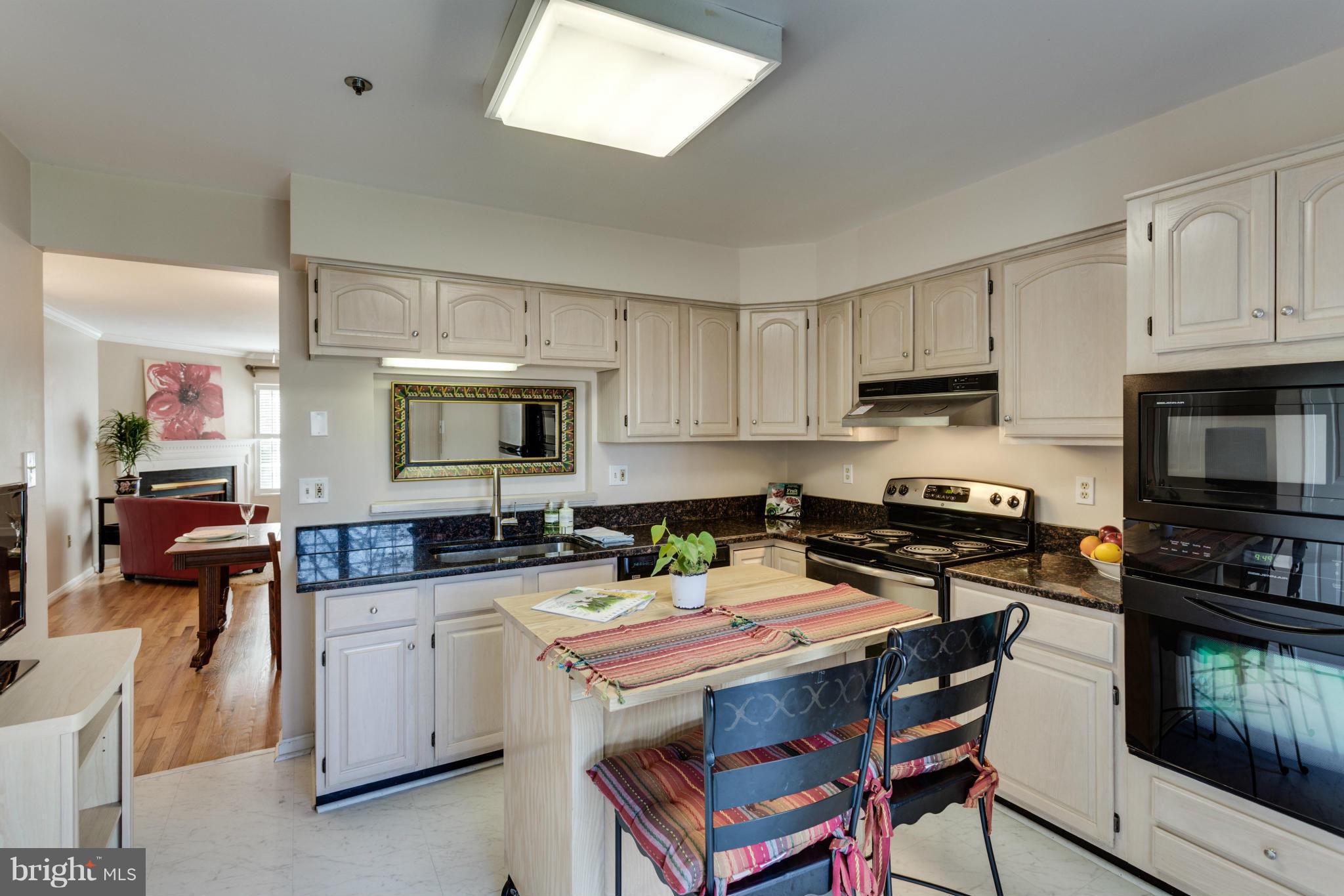 3084 South Glebe Road Arlington, VA 22206 - Photo 8 of 30 Kitchen
