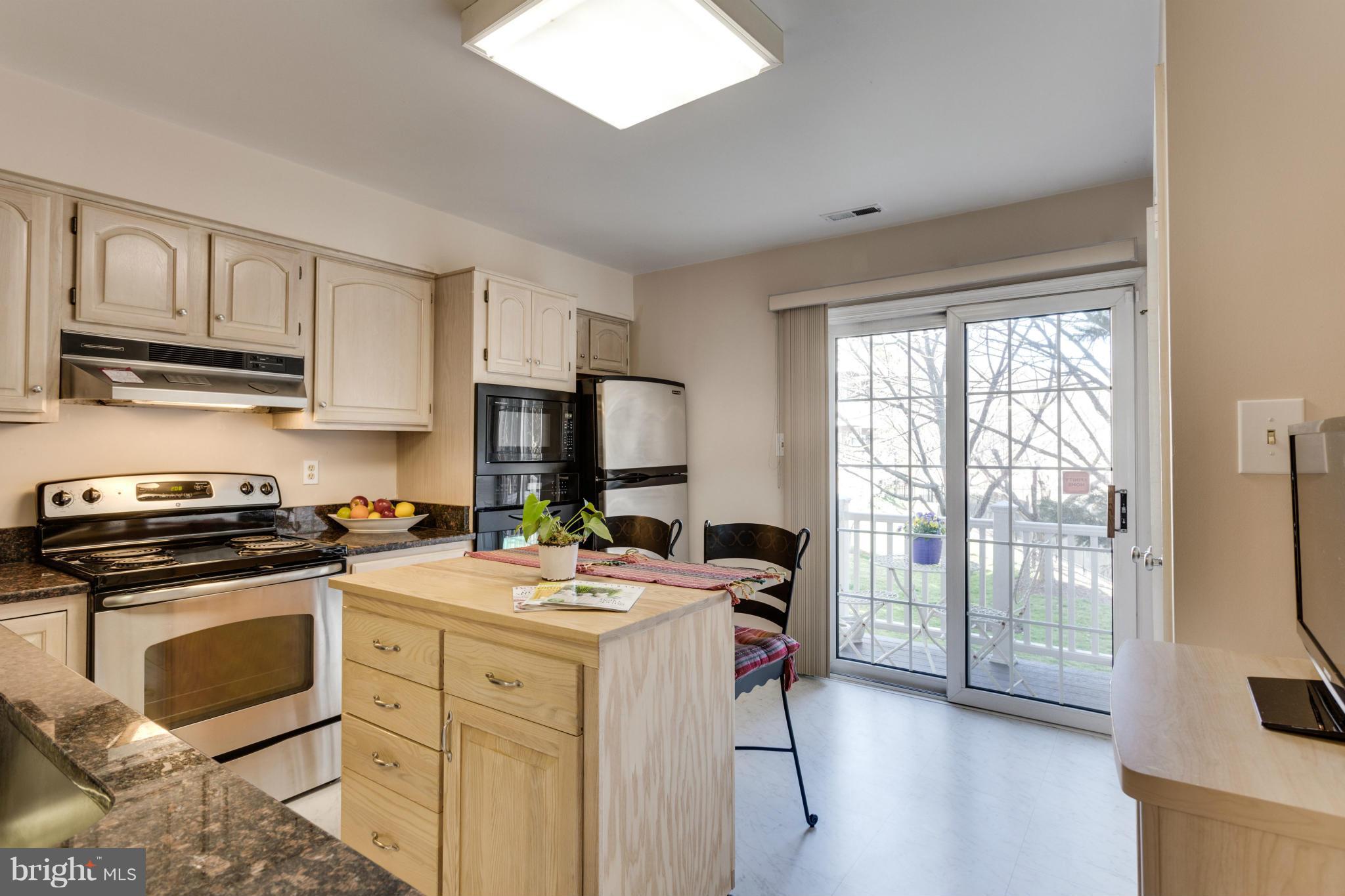 3084 South Glebe Road Arlington, VA 22206 - Photo 9 of 30 Kitchen