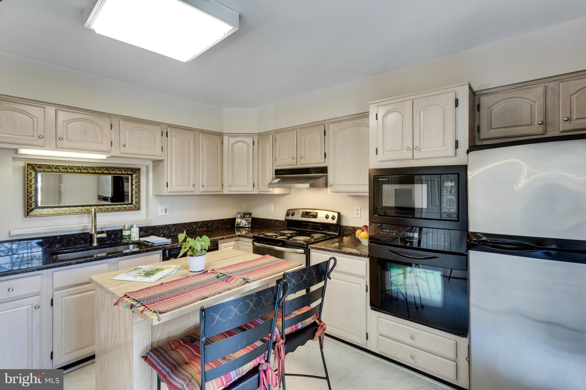 3084 South Glebe Road Arlington, VA 22206 - Photo 10 of 30 Kitchen