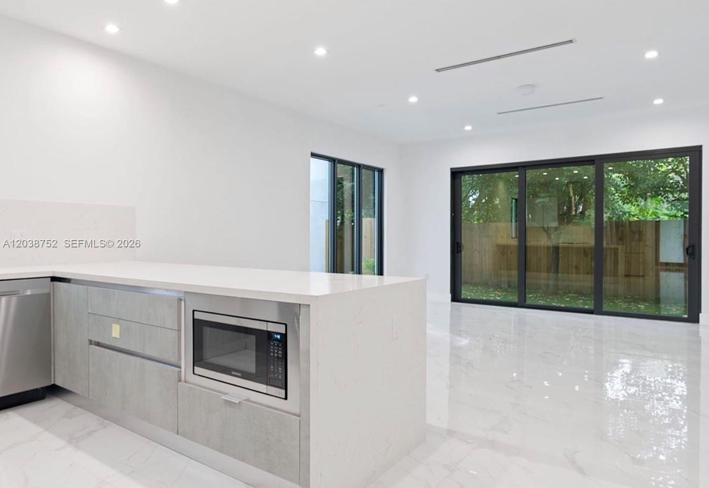3374 Perry Frow Drive, Unit B Miami, FL 33133 - Photo 4 of 22