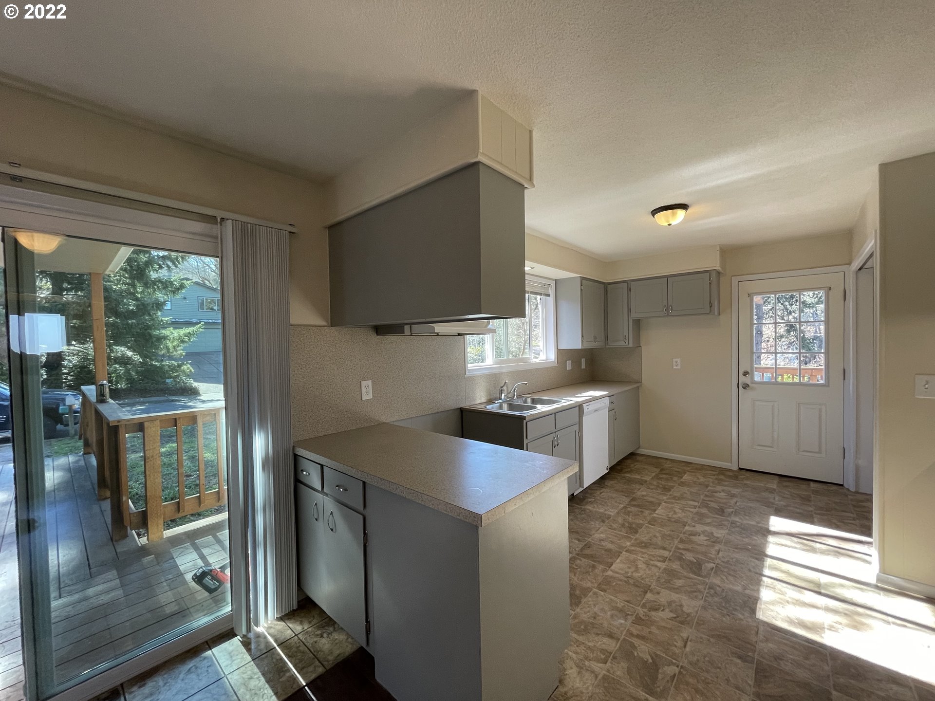 2901 Ingalls Way Eugene, OR 97405 - Photo 23 of 32 a kitchen with stainless steel appliances granite countertop a stove a sink and a refrigerator