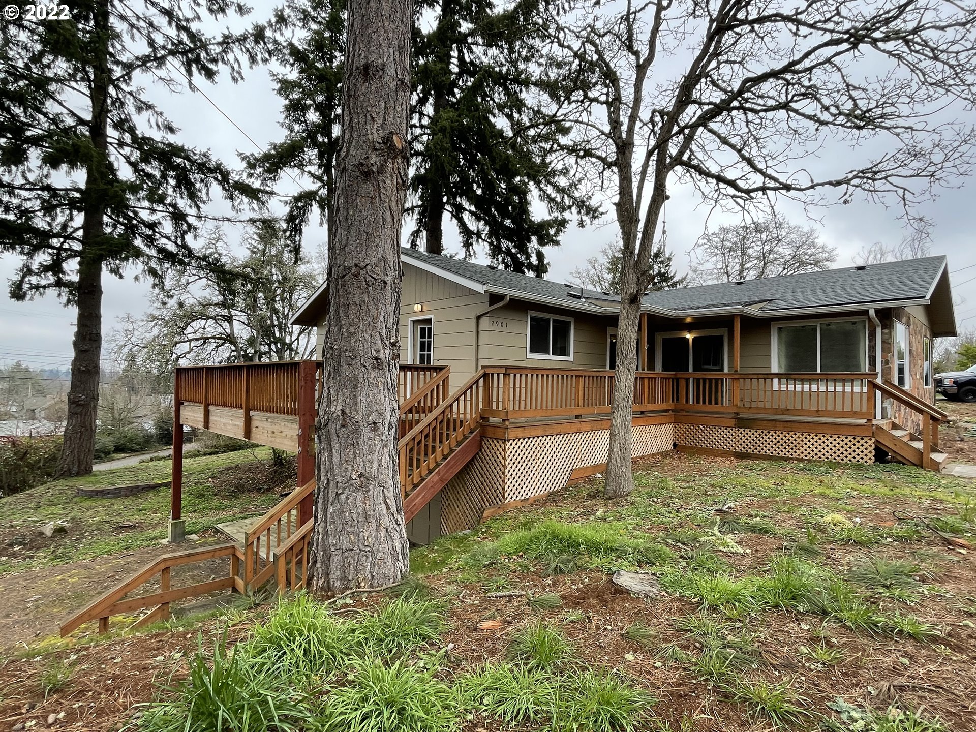 2901 Ingalls Way Eugene, OR 97405 - Photo 3 of 32 a house view with a backyard space