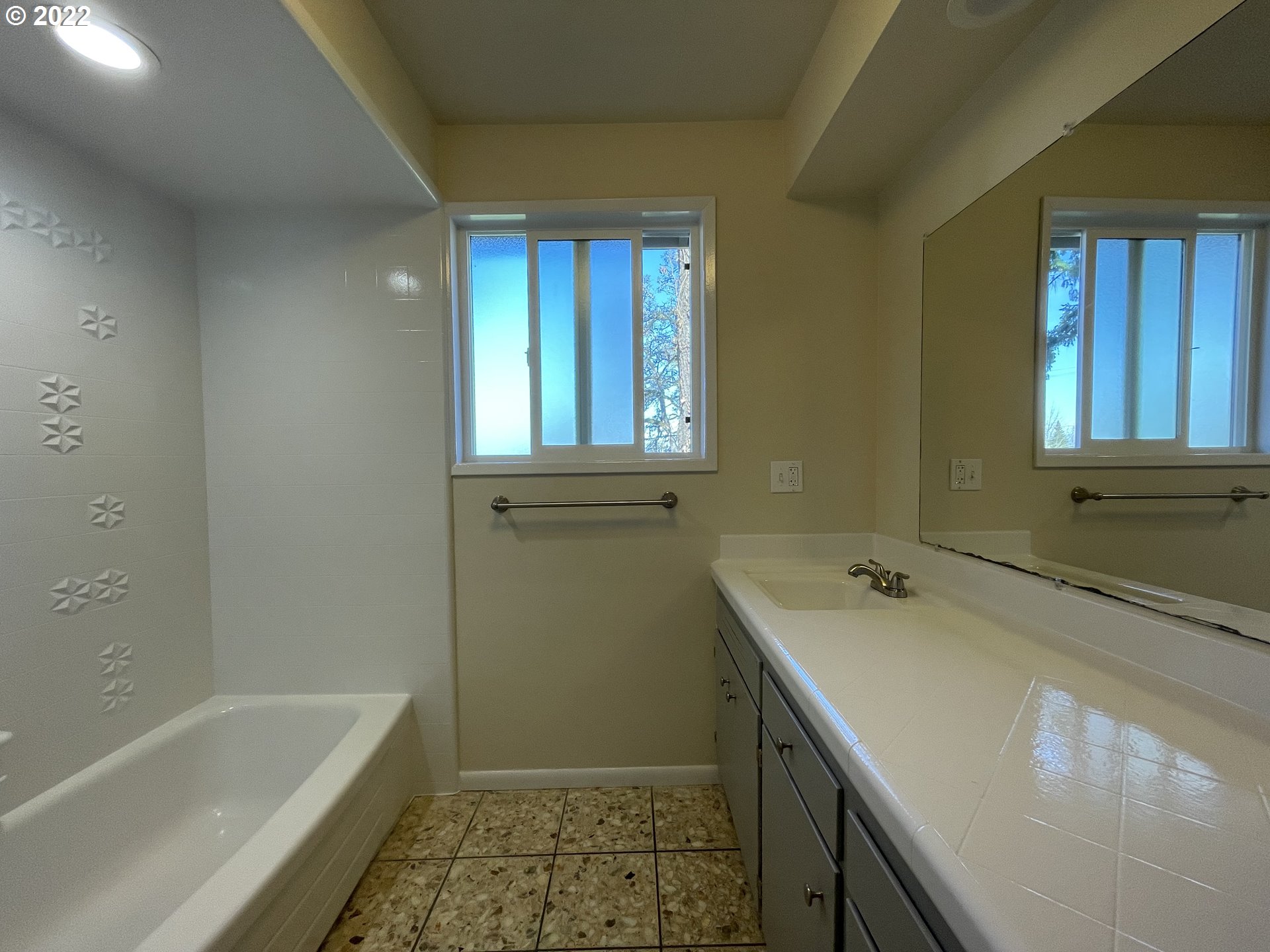 2901 Ingalls Way Eugene, OR 97405 - Photo 31 of 32 a bathroom with a tub sink and mirror