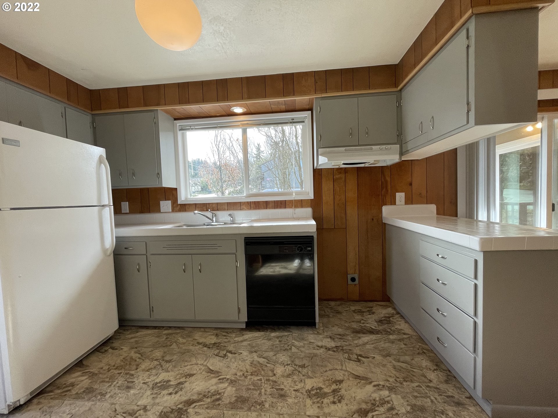 2901 Ingalls Way Eugene, OR 97405 - Photo 6 of 32 a kitchen with a sink stove and refrigerator