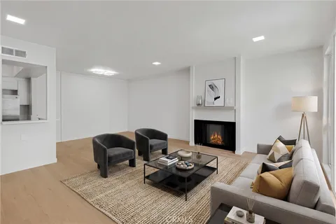 $623,000 | 5142 Zelzah Avenue, Unit 25, Encino, CA 91316
