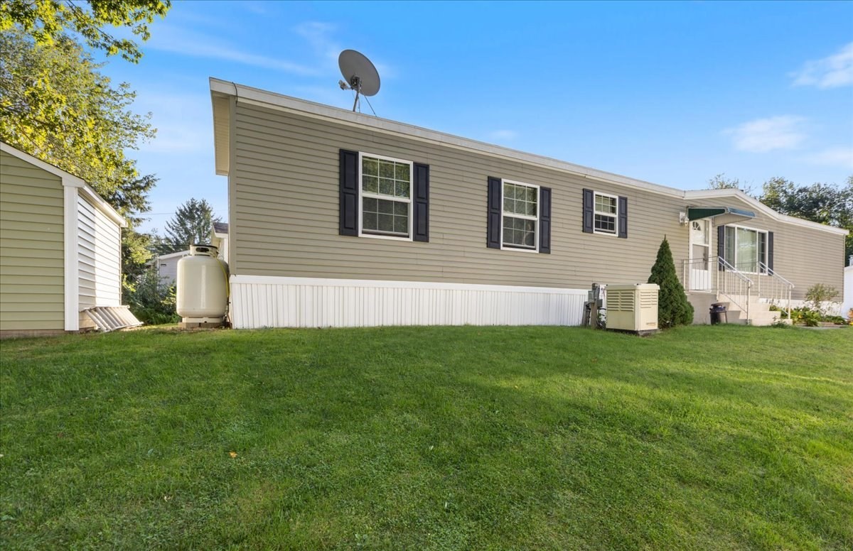 22 Willow Road Newton, NH 03858 - Photo 2 of 29 Gallery Image 2