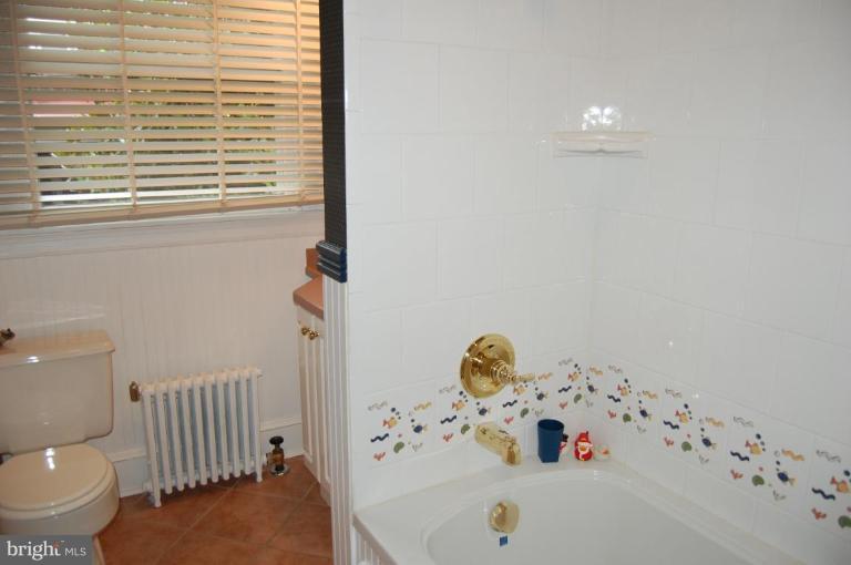 3921 Canterbury Road Baltimore, MD 21218 - Photo 25 of 27 2nd Bathroom has Whirlpool tub