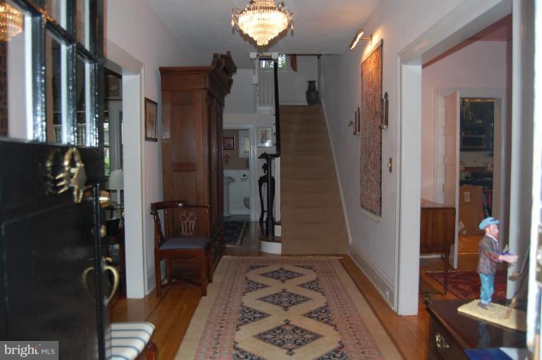 3921 Canterbury Road Baltimore, MD 21218 - Photo 10 of 27 Hallway