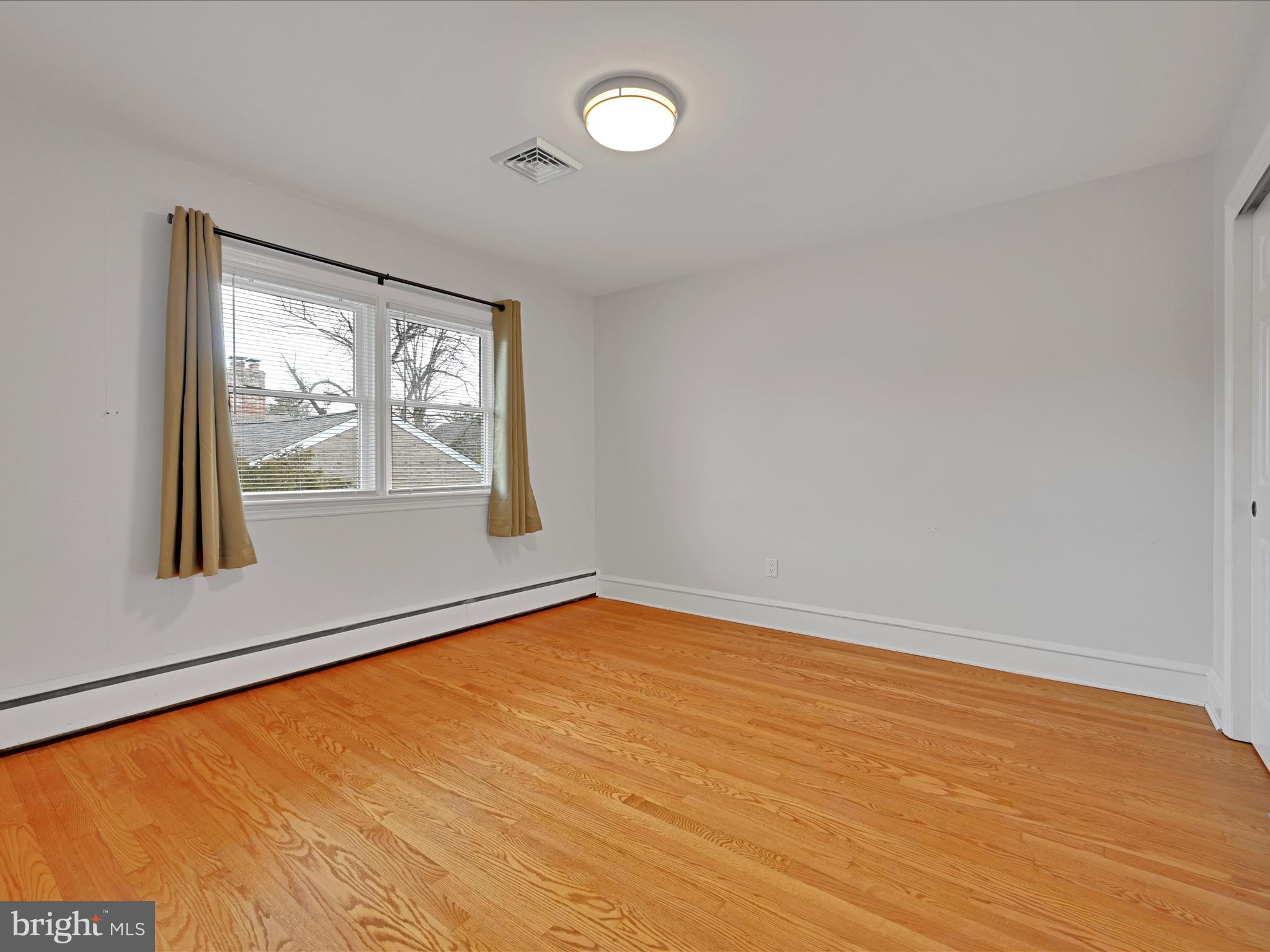4500 Channing Road Wilmington, DE 19802 - Photo 20 of 35 an empty room with a window