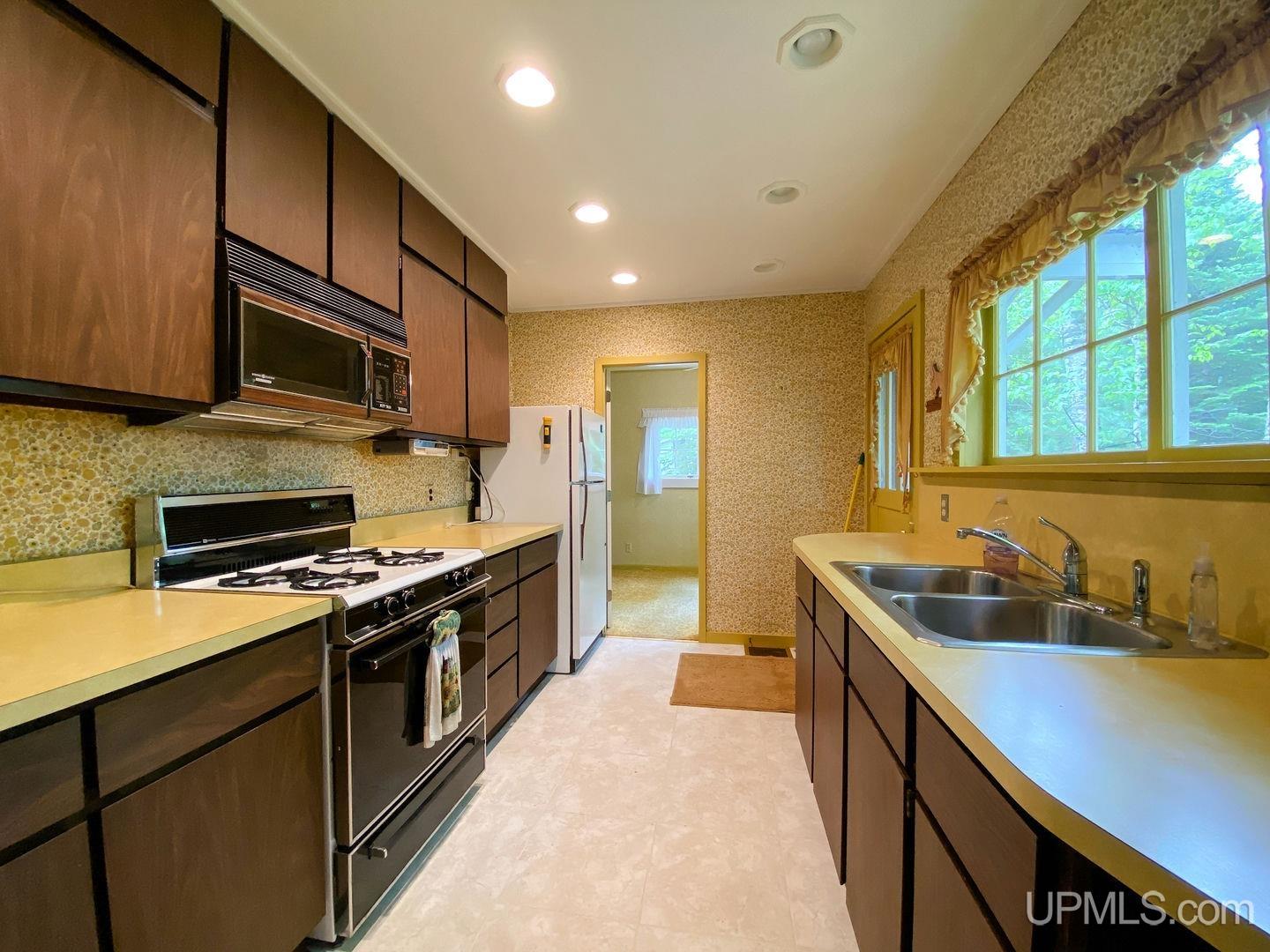 540 Idlewild Road Crystal Falls, MI 49920 - Photo 3 of 57 Gallery Image 3