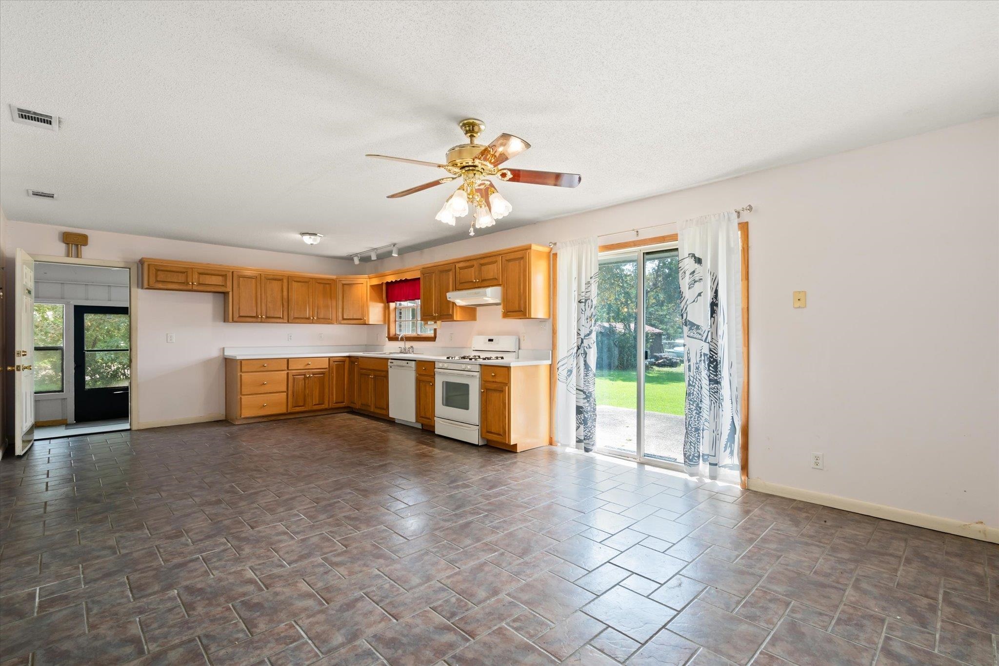16808 Witt Road Bon Secour, AL 36511 - Photo 3 of 31 Kitchen