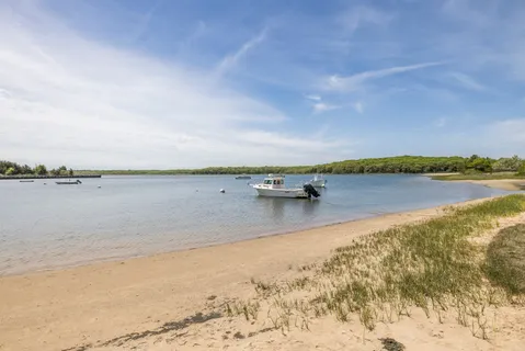 $1,799,000 | 60 Northwest Northwest Landing Road, East Hampton, NY 11937