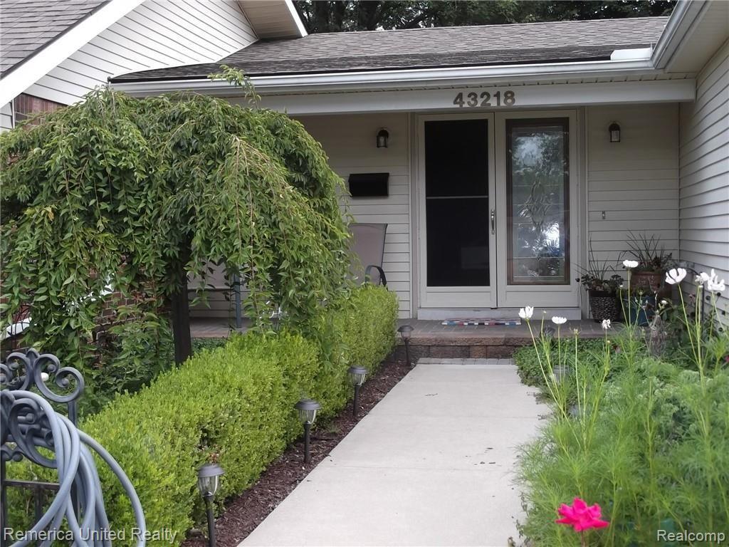 43218 Barchester Road Canton, MI 48187 - Photo 4 of 52 NEWER CEMENT WALKS & DRIVEWAY