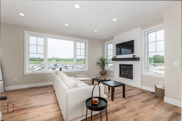 $2,995 | 208 Leeward Way, Ottawa, IL 61350