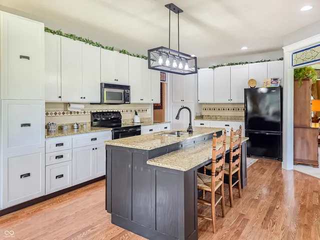 $450,000 | 13684 West Auburn Ridge Court, Linton, IN 47441