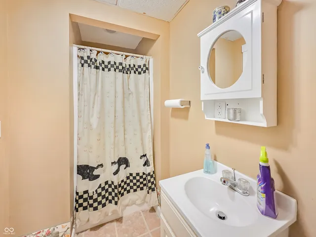 $450,000 | 13684 West Auburn Ridge Court, Linton, IN 47441