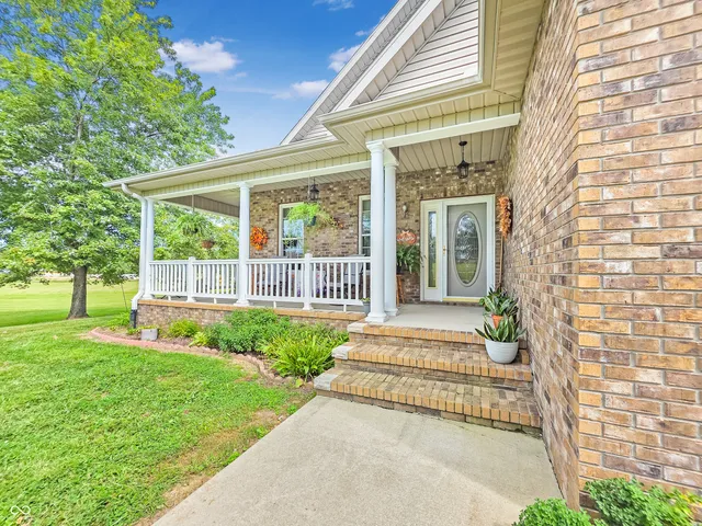 $450,000 | 13684 West Auburn Ridge Court, Linton, IN 47441