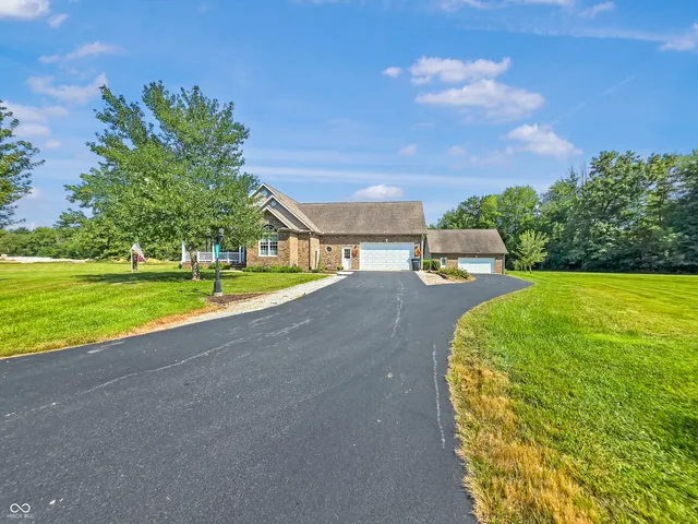 $450,000 | 13684 West Auburn Ridge Court, Linton, IN 47441