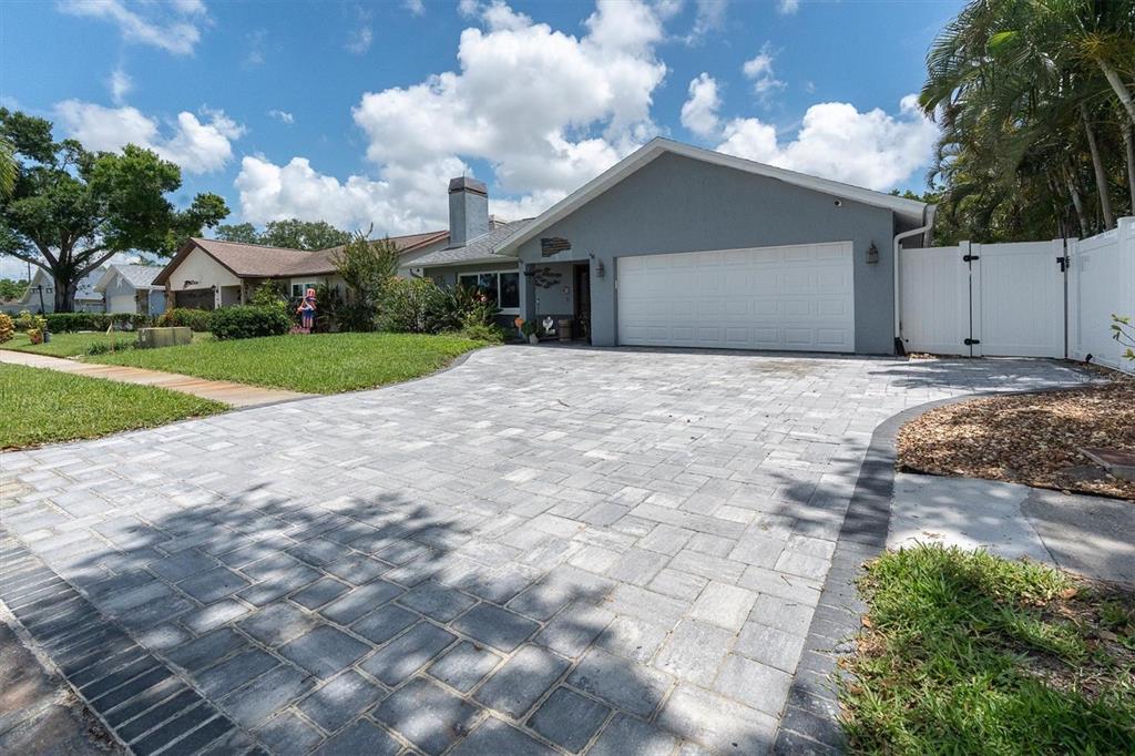12107 72nd Way Largo, FL 33773 - Photo 39 of 40 a front view of a house with garden