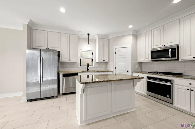 $385,000 | 16512 Villa Brielle Avenue, Baton Rouge, LA 70817