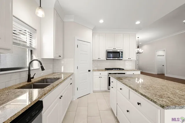 $385,000 | 16512 Villa Brielle Avenue, Baton Rouge, LA 70817