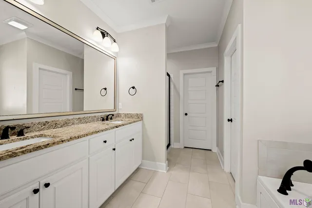 $385,000 | 16512 Villa Brielle Avenue, Baton Rouge, LA 70817