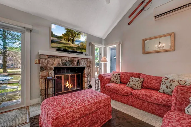 $219,900 | 116 Snow Ridge Cir Lake, Lake Harmony, PA 18624