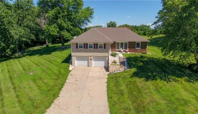 $375,000 | 2 Tara Lane, Faucett, MO 64448