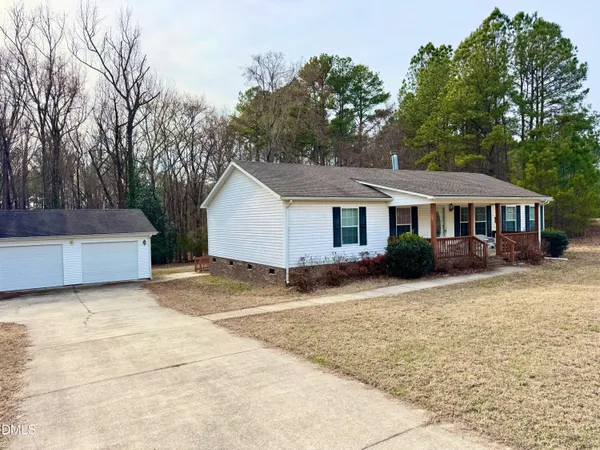 a view of a yard in front of house